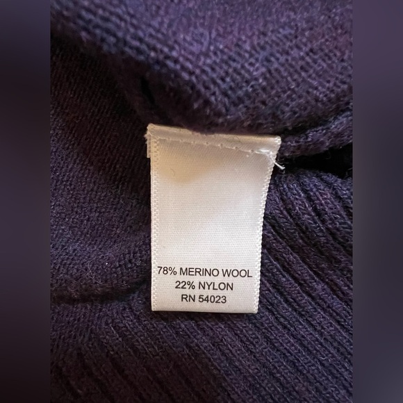 Banana Republic Merino Wool Italian Yarn Mock Neck Purple Sweater Size Medium - Picture 3 of 5